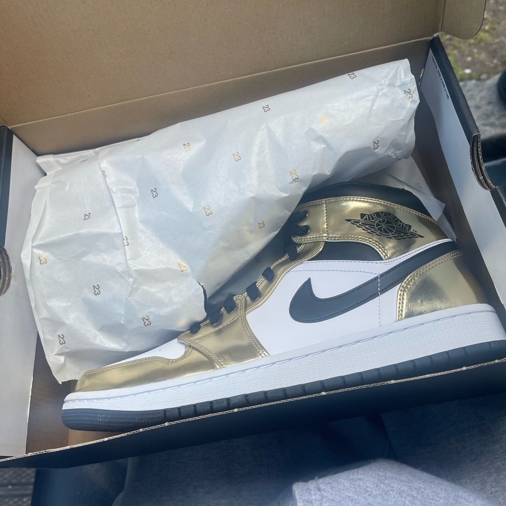 Air Jordan Mid Metallic Gold Black White